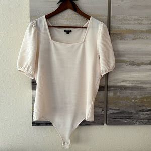 NWOT express textured puff sleeve body suit, size XL